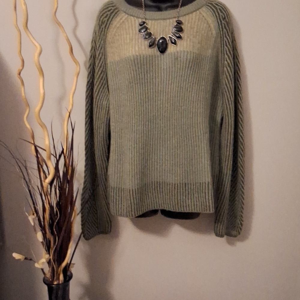 Love Ellie Neutral olive and cream New in Package xl sweater amazing 👏